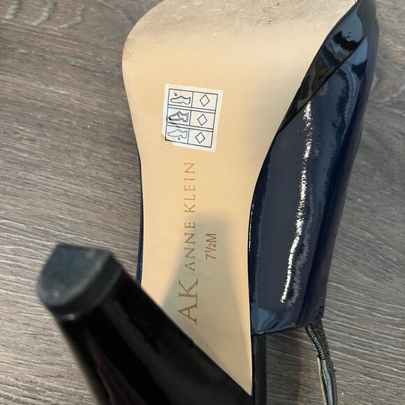 Anne Klein Akebony Navy/Grey- Ebony- Size 7.5 Heels - Picture 5 of 9